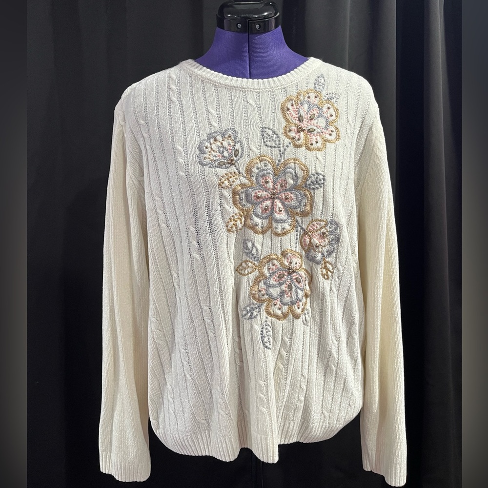 Vintage white grandma sweater with floral embroidery